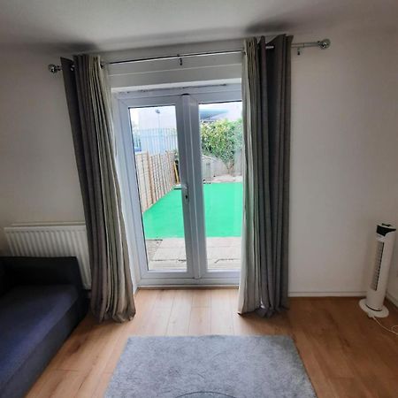 Two Bedroom Luxury House Thamesmead  외부 사진