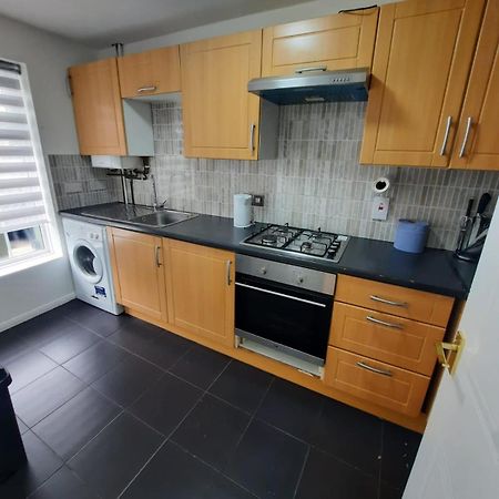 Two Bedroom Luxury House Thamesmead  외부 사진