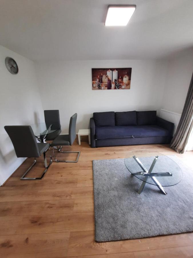Two Bedroom Luxury House Thamesmead  외부 사진