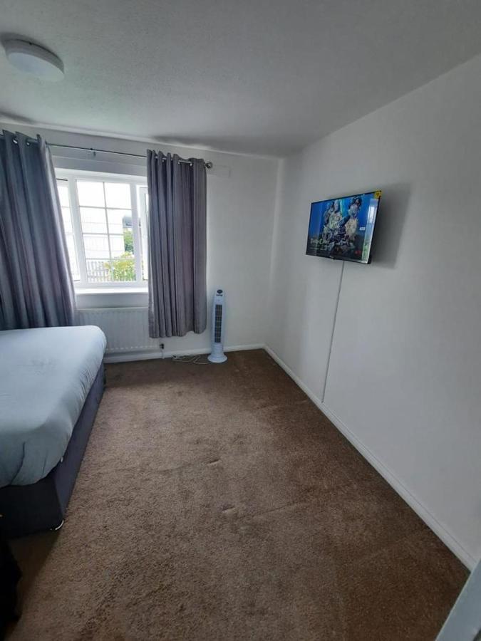 Two Bedroom Luxury House Thamesmead  외부 사진