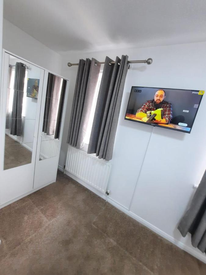 Two Bedroom Luxury House Thamesmead  외부 사진