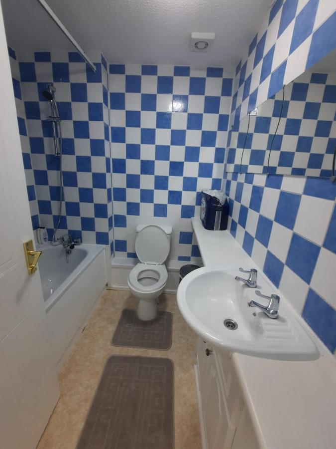 Two Bedroom Luxury House Thamesmead  외부 사진