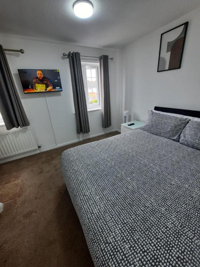 Two Bedroom Luxury House Thamesmead  외부 사진
