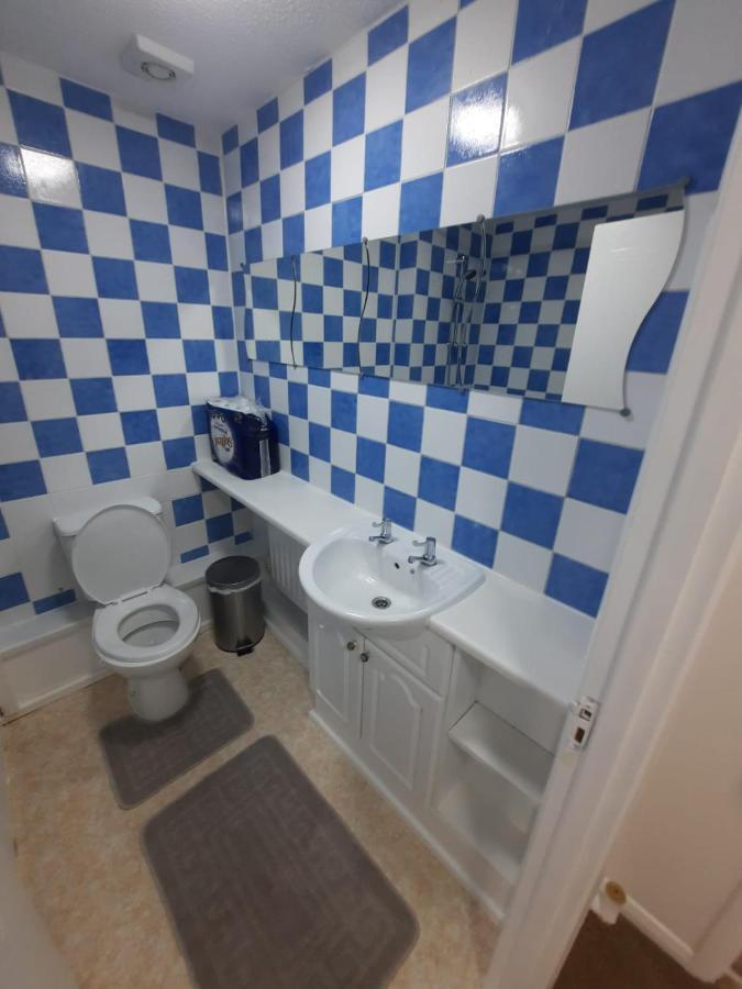 Two Bedroom Luxury House Thamesmead  외부 사진