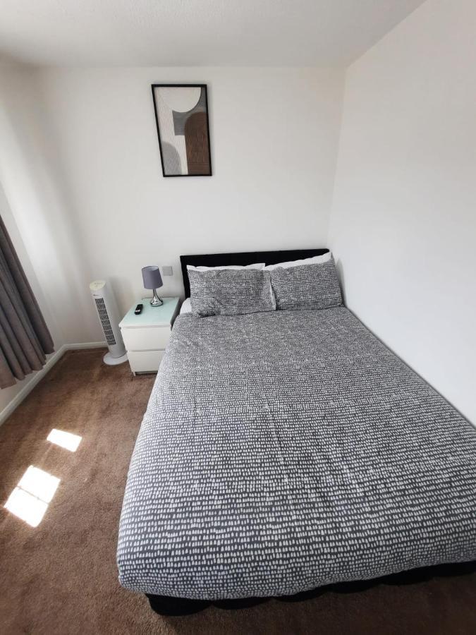 Two Bedroom Luxury House Thamesmead  외부 사진