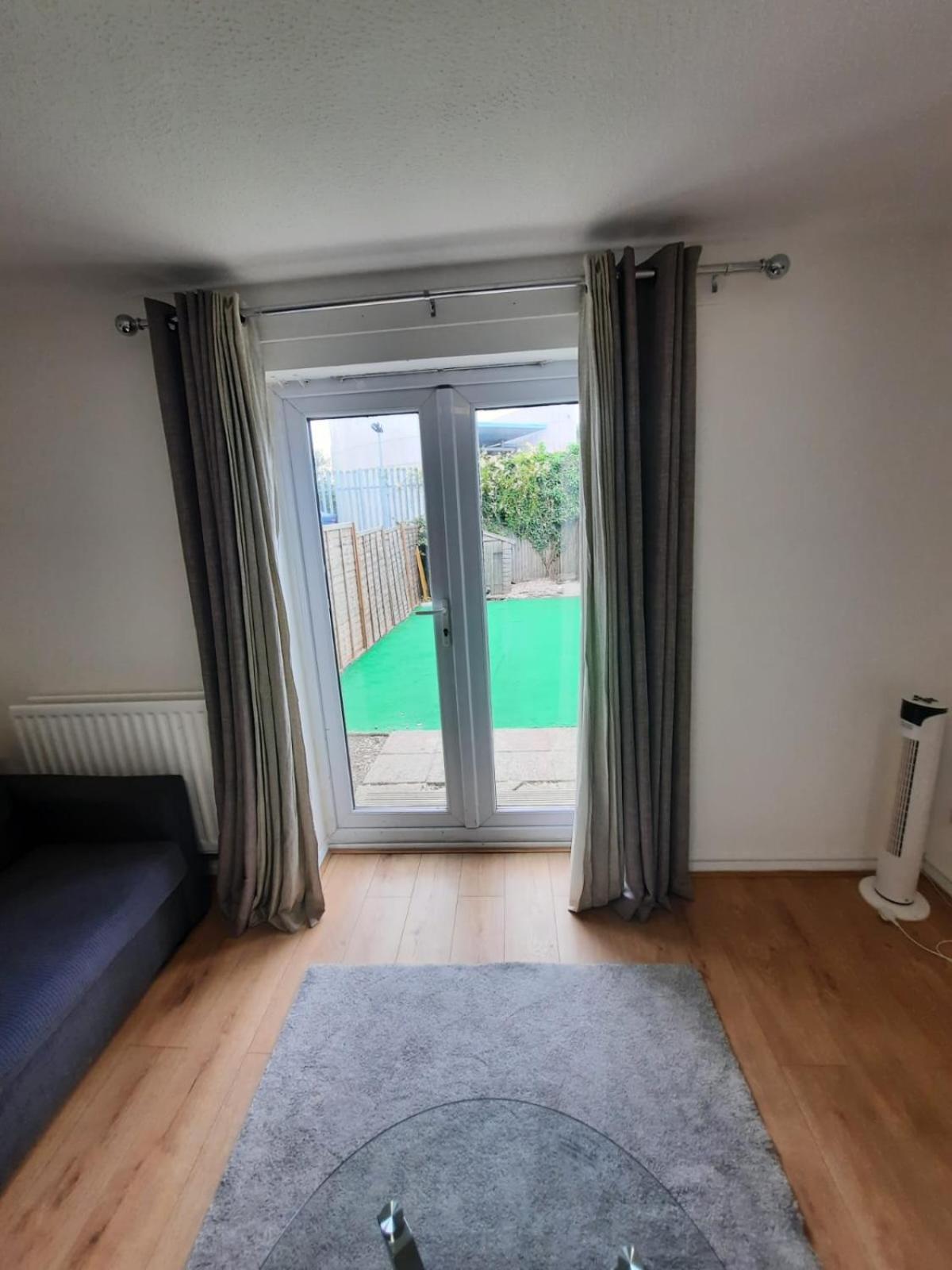 Two Bedroom Luxury House Thamesmead  외부 사진