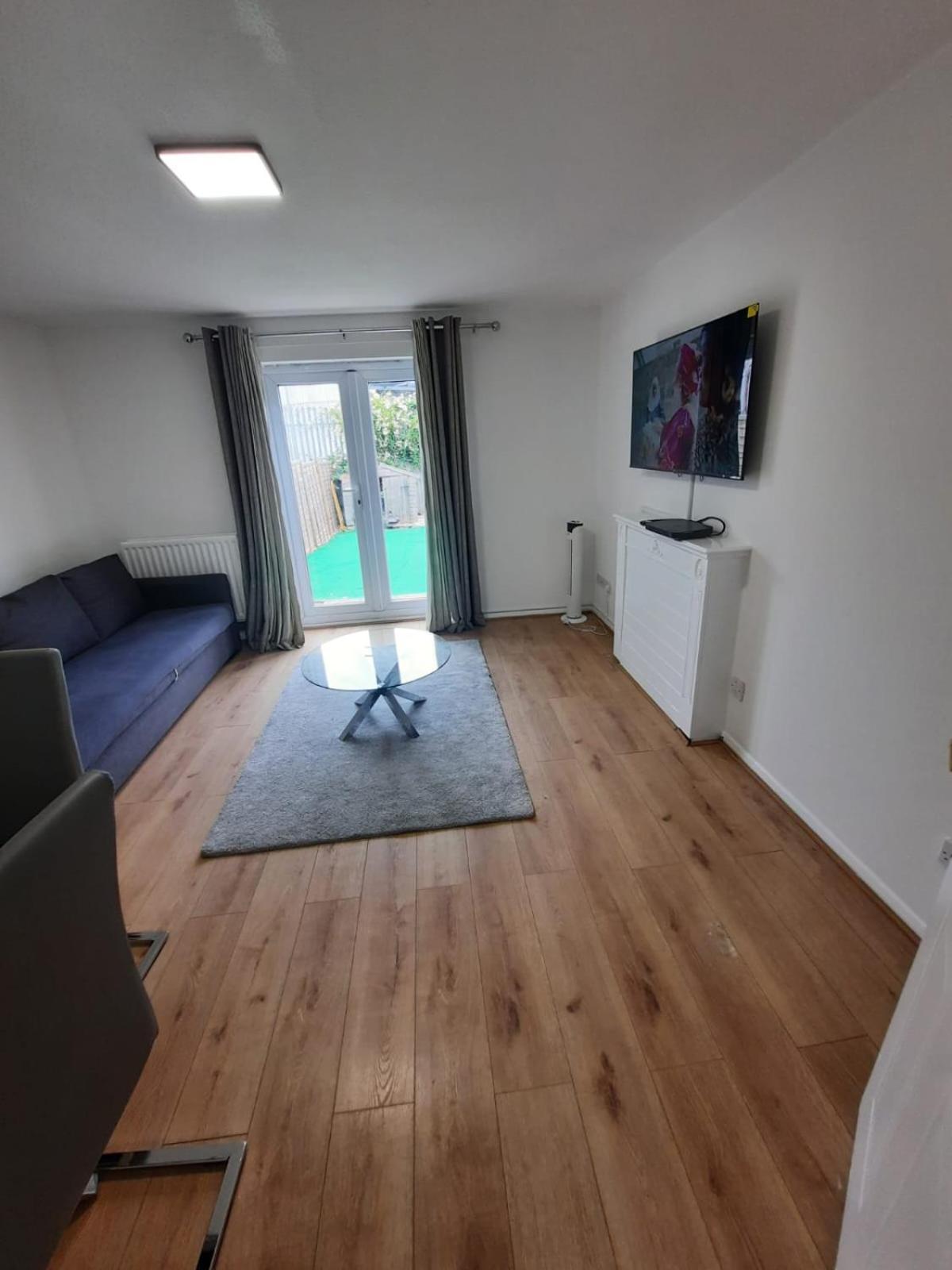 Two Bedroom Luxury House Thamesmead  외부 사진