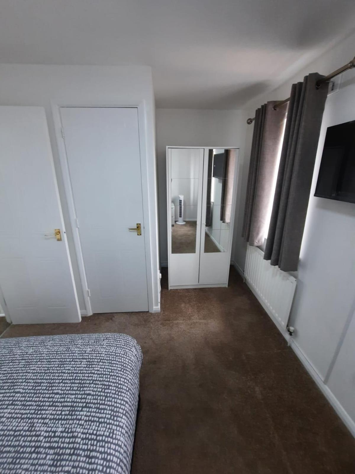 Two Bedroom Luxury House Thamesmead  외부 사진